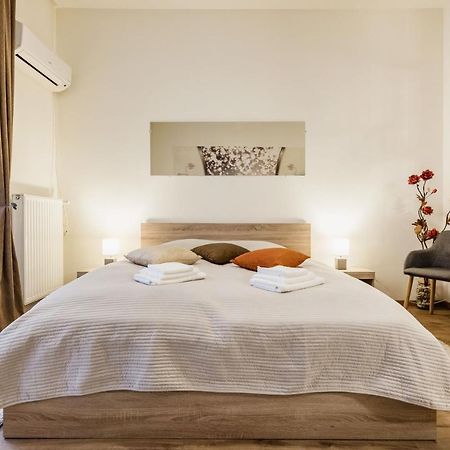 شقة Downtown Charm With Balcony And Garden View بودابست المظهر الخارجي الصورة
