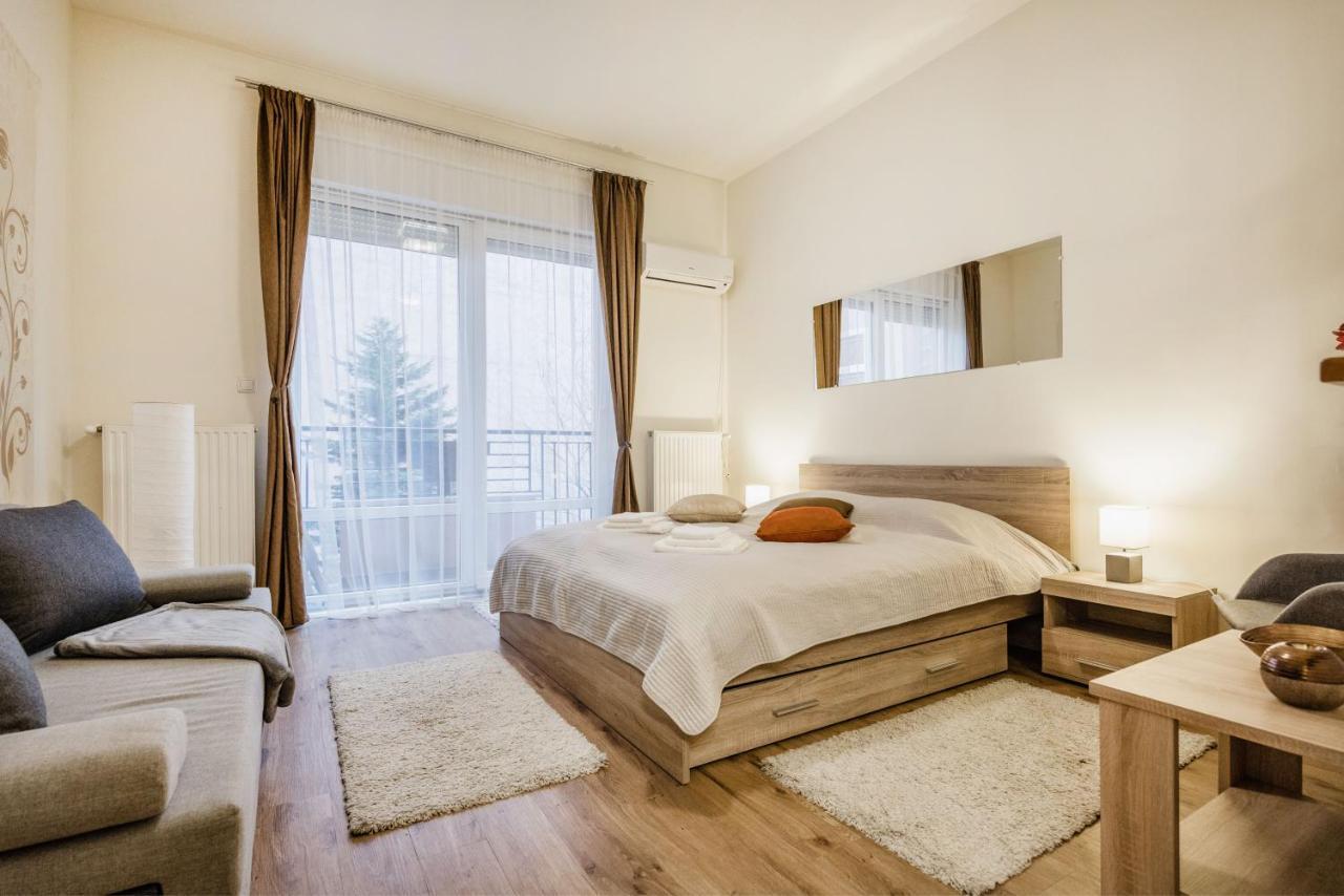 شقة Downtown Charm With Balcony And Garden View بودابست المظهر الخارجي الصورة