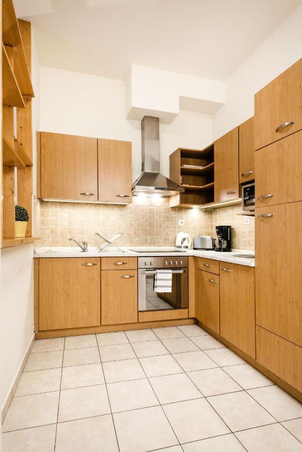 شقة Downtown Charm With Balcony And Garden View بودابست المظهر الخارجي الصورة