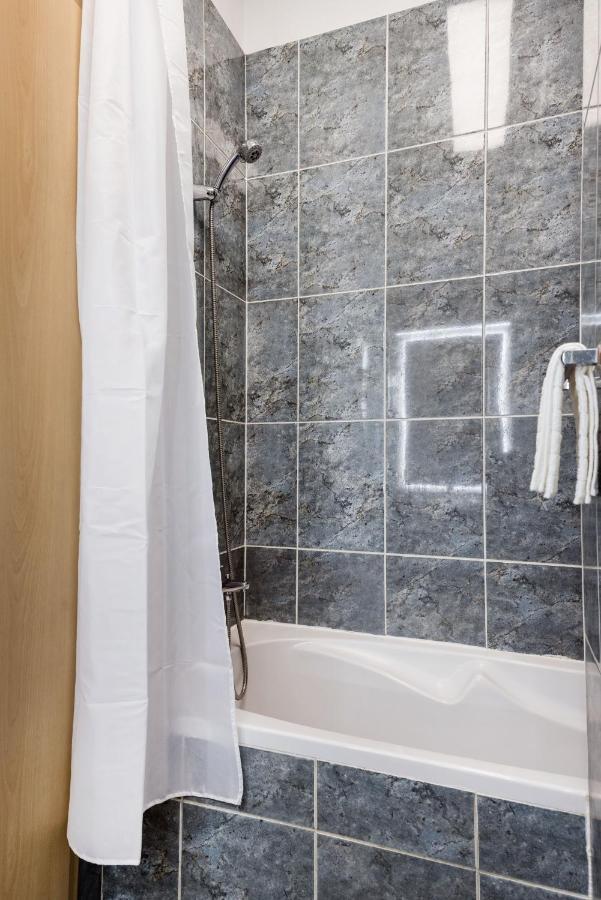 شقة Downtown Charm With Balcony And Garden View بودابست المظهر الخارجي الصورة