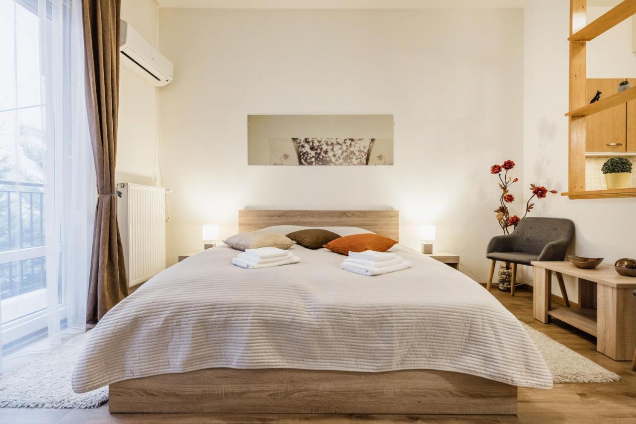 شقة Downtown Charm With Balcony And Garden View بودابست المظهر الخارجي الصورة