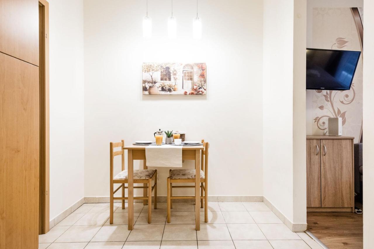 شقة Downtown Charm With Balcony And Garden View بودابست المظهر الخارجي الصورة