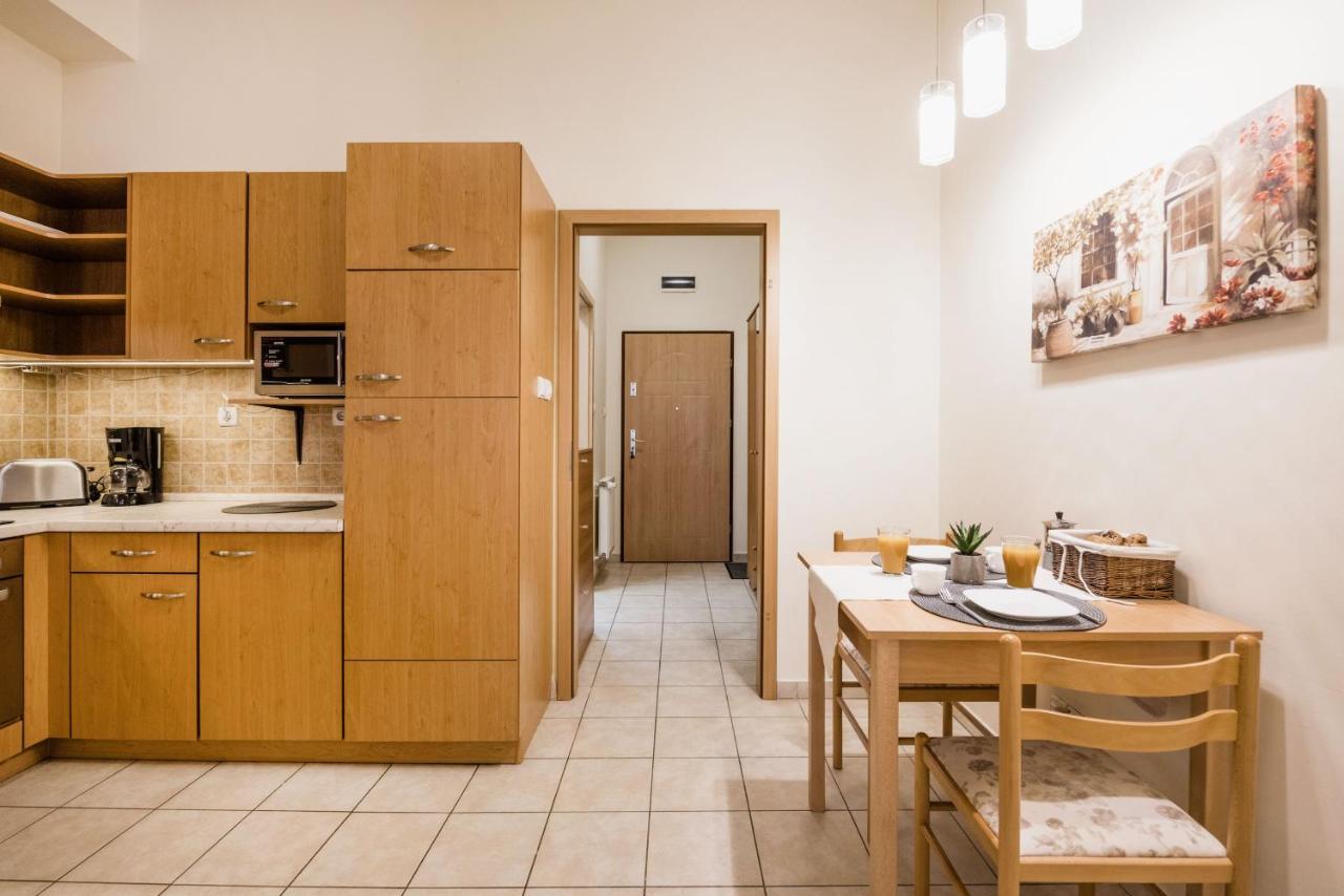 شقة Downtown Charm With Balcony And Garden View بودابست المظهر الخارجي الصورة